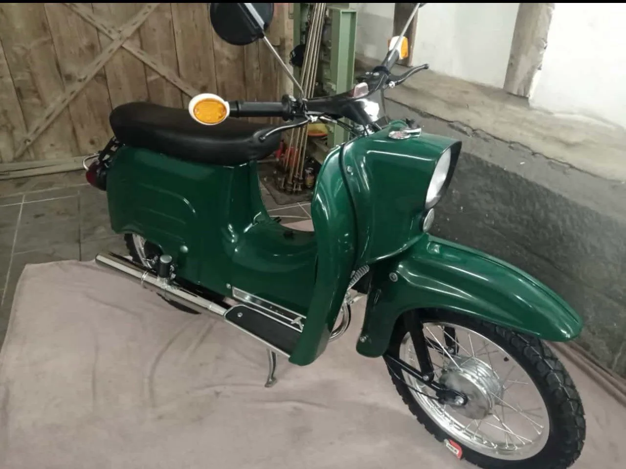 Simson Schwalbe in Dunkelgrün, Karosserieteile von uns pulverbeschichtet